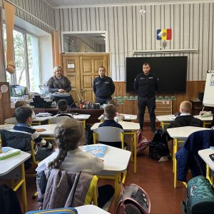 Elevii clasei I au fost informați despre siguranța rutieră