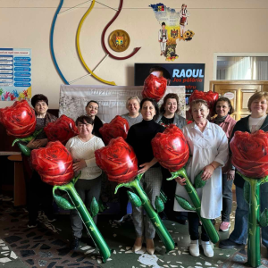 La mulți ani femeie/învățătoare,profesoară!