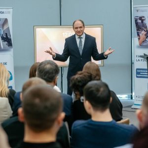 Primăria Capitalei a oferit granturi tinerilor și migranților care lansează afaceri, în ajunul Zilei Educației