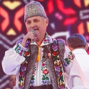 Astăzi îl celebrăm pe unul dintre cei mai îndrăgiți interpreți ai cântecului popular – Nicolae Glib, Artist al Poporului