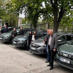 Autovehiculele le va permite specialiștilor să se deplaseze în școlile din teritoriu și să asigure sprijinul necesar copiilor cu dizabilități